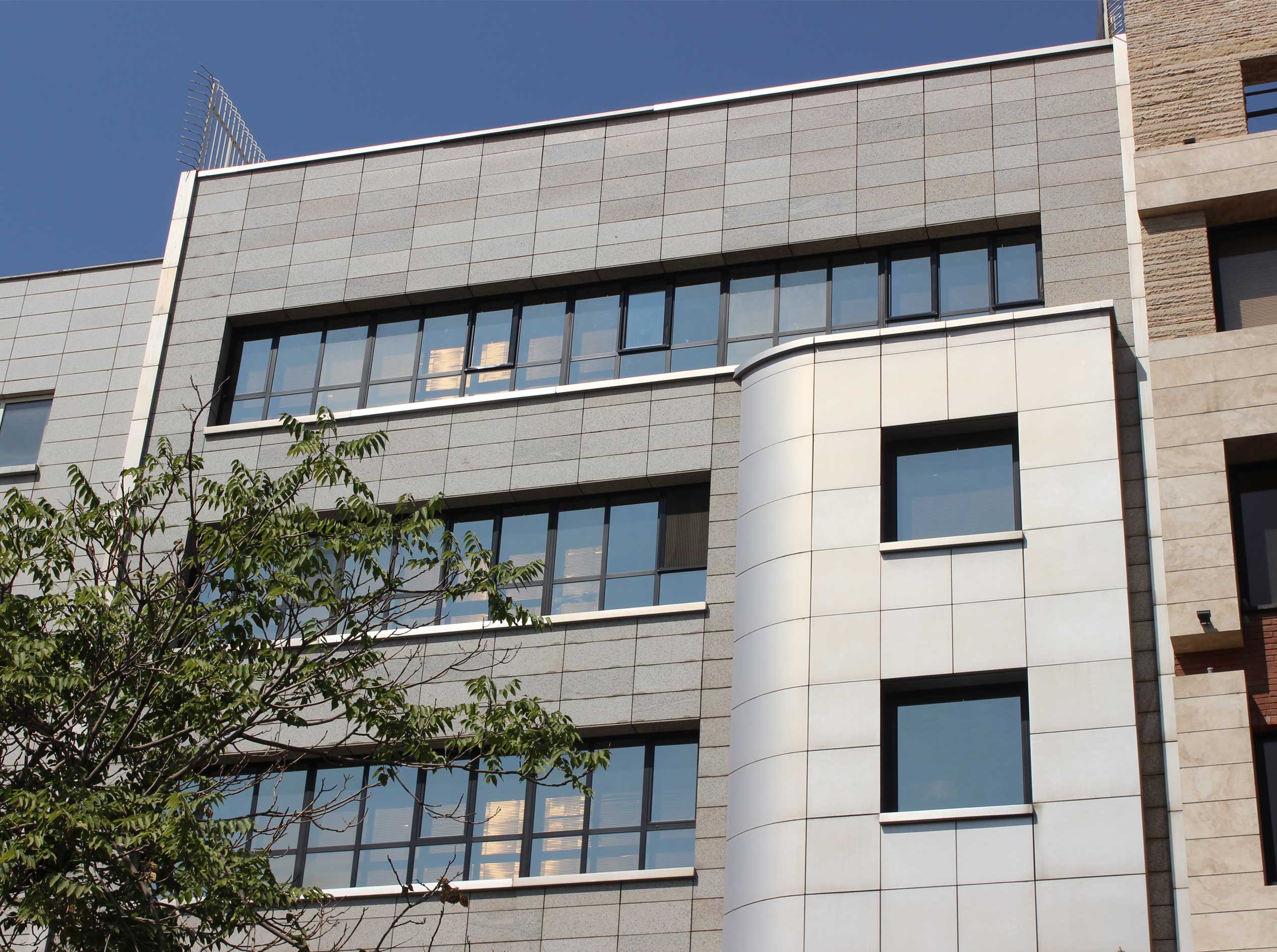 ساختمان مرکزی شرکت مازی نور