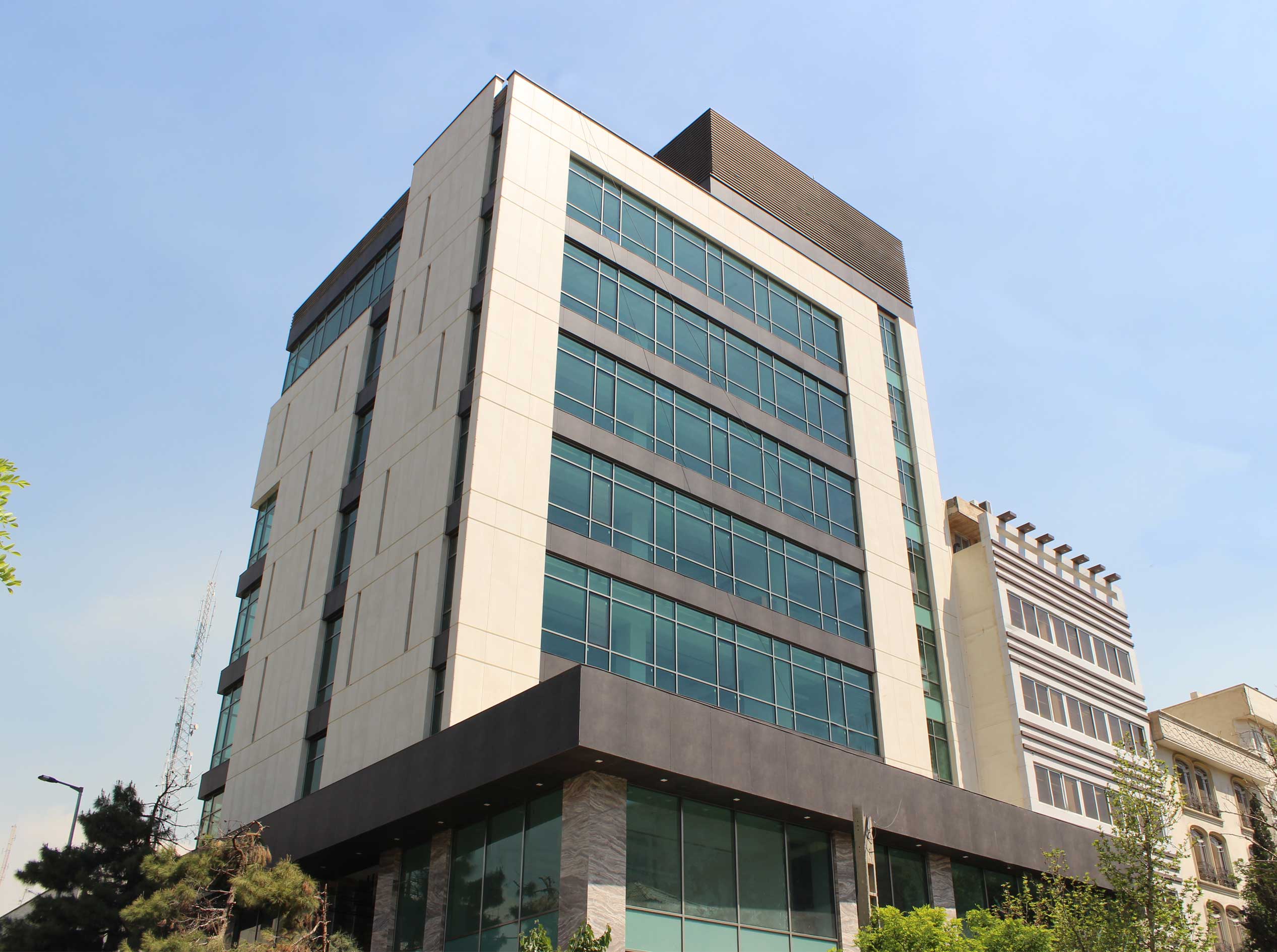 ساختمان اداری کارگزاری بورس